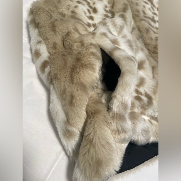 Gallery Cream and Tan Faux Fur Animal print Vest - Picture 3 of 6